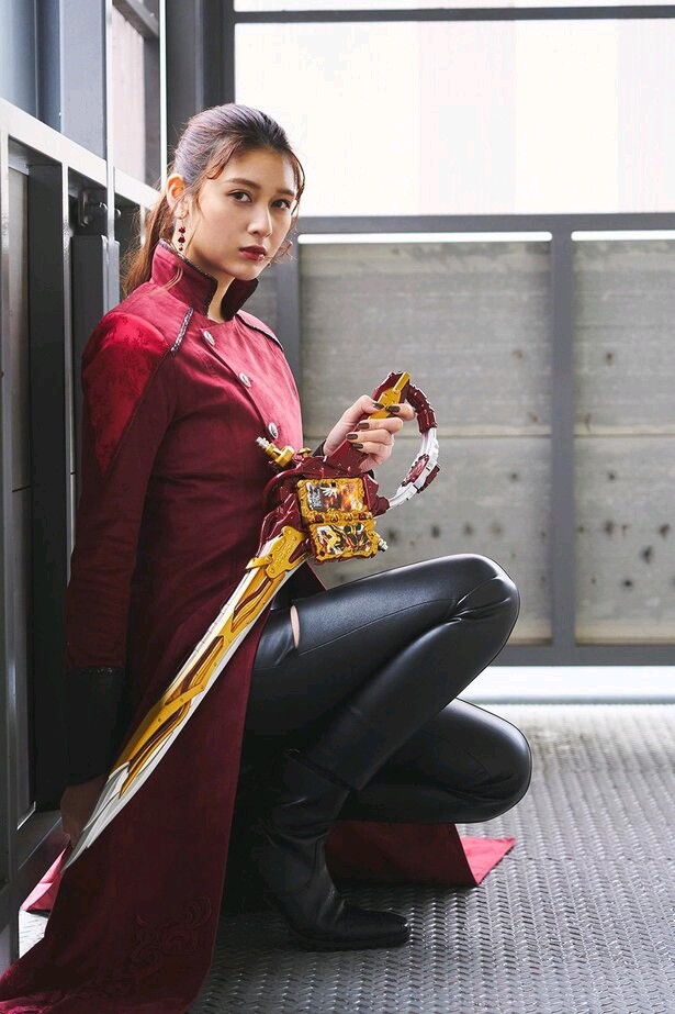 假面骑士贞德登场,令和时代的女骑士又多了一位,表现