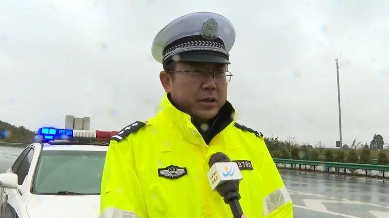 砚平高速公路交巡警大队秩序中队中队长 曾文裕