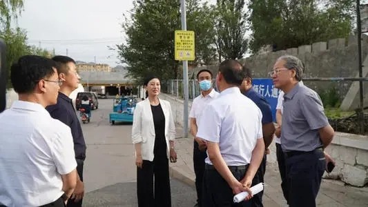 34岁美女博士当县长,家庭背景曝光,网友看后,着实羡慕