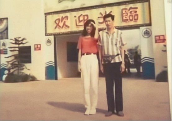 1983年,张克莎辞去工厂的工作,在北京医院三院整形科的王大玫教授的