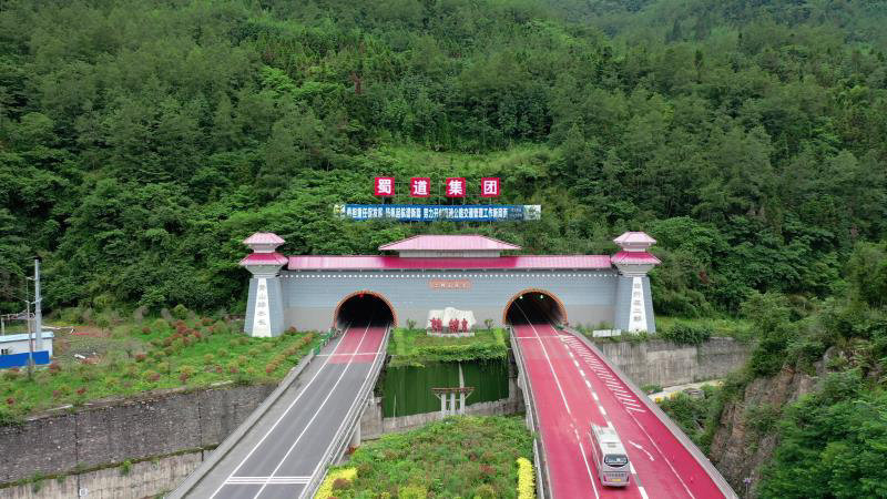 自己发电供照明雅康高速二郎山隧道首创自备电源年节省标煤约1600吨