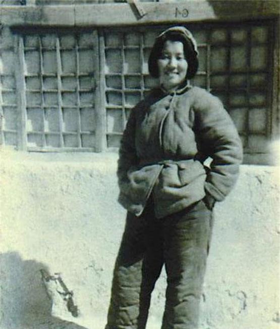 红军军政委掩护女兵伤员牺牲,妻成副省级,15年后寻