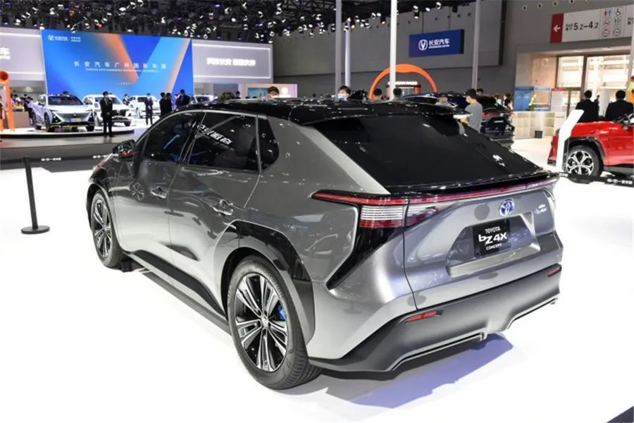 续航500km国内有望2022年上市丰田首款纯电动车bz4x亮相广州车展