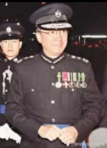 香港的一个警察曾荫培自己是第二任警务处处长,五年后兄长是特首