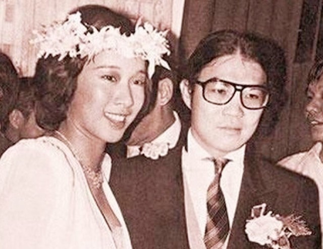 霍启刚继父罗康瑞:抛妻弃子60岁娶朱玲玲,亲儿子拒绝