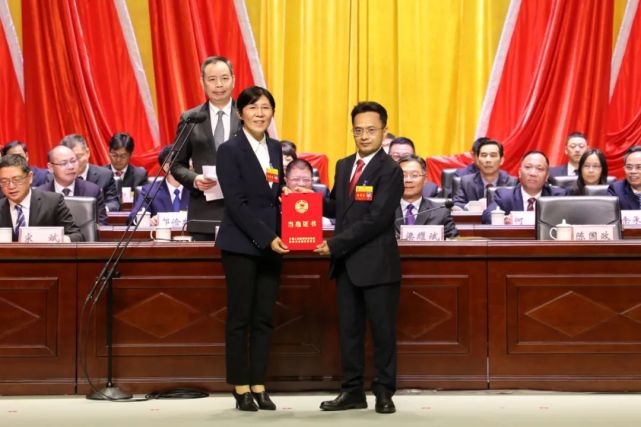 金湾区政协五届一次会议闭幕!