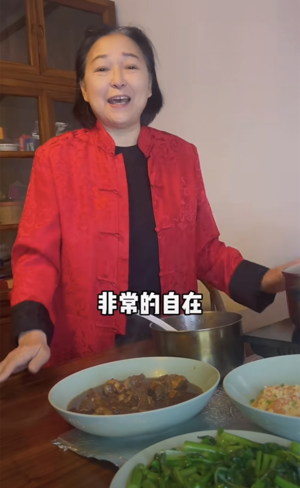 68岁台湾老戏骨方芳谈定居大陆感受,不但安全安心,而且还很自在