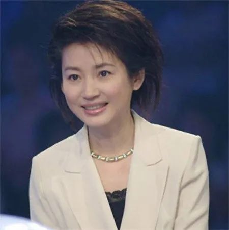 央视十大著名主持人工资曝光,原来是这个数!