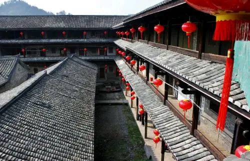 梅州一景点有世界民居建筑奇葩之称地位重要为文化瑰宝