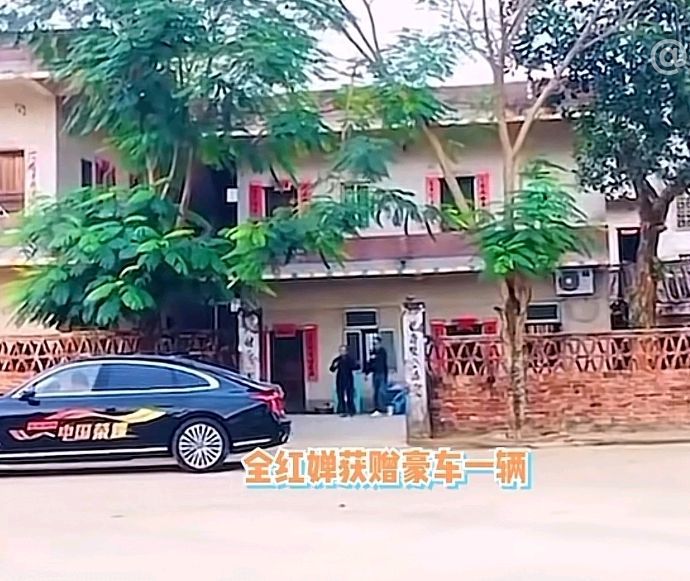 50万豪车的魅力全红婵爷爷唠嗑时发现惊喜顾不上聊天赶紧出门