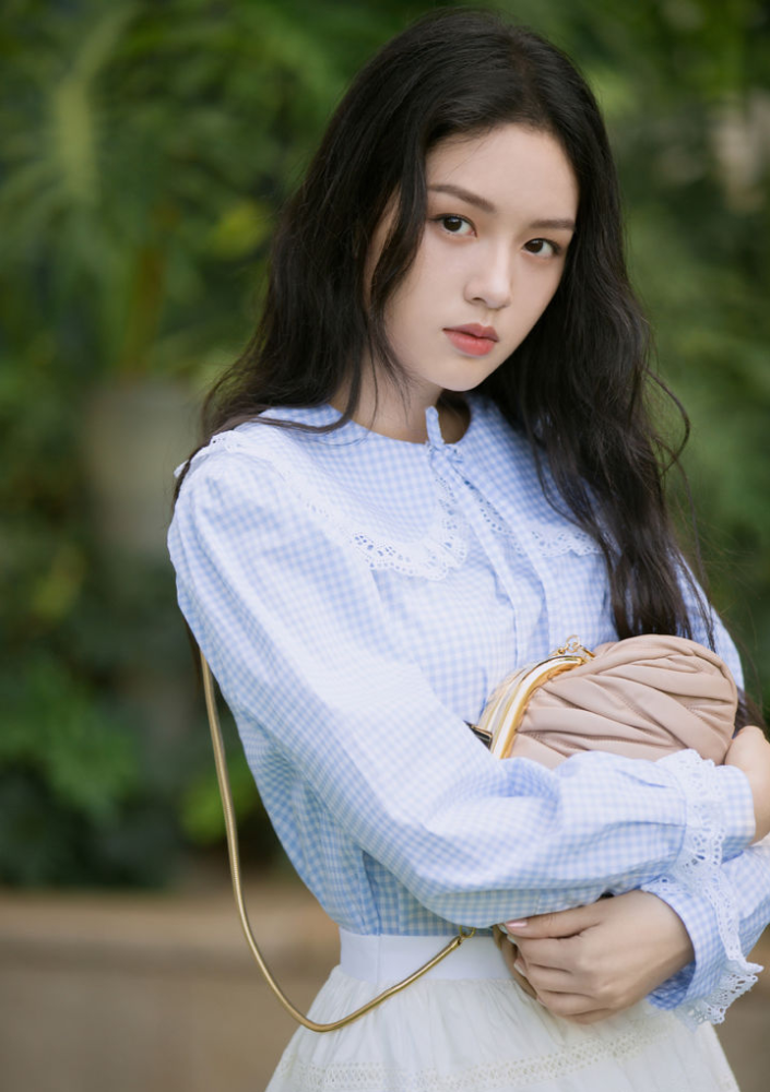 95后小花群芳争艳《山河令"女儿"周也,凭什么一路开挂?