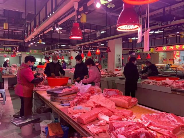 街头这美食热销 感觉年又近了