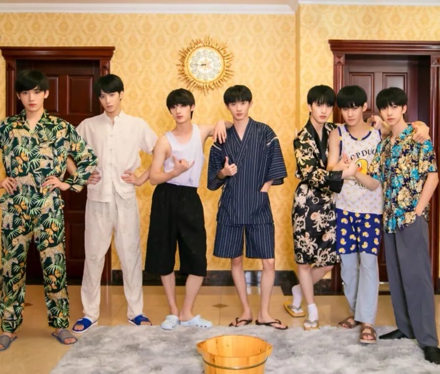 时代少年团两周年文案 图片