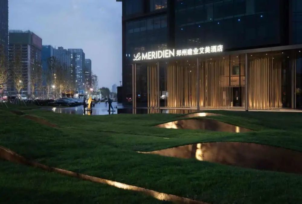 极具肌理感及雕塑感的景观空间 | 郑州建业艾美酒店