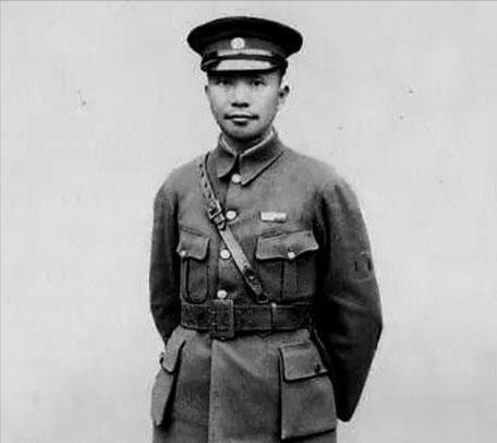 从书生,到开国少将,再到经济学家,文武双全的黄逸峰将军!