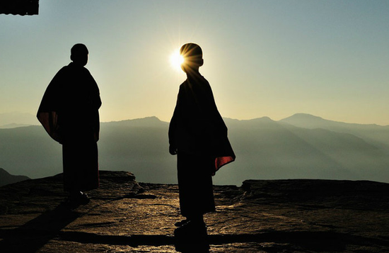 相背而行 腾讯网