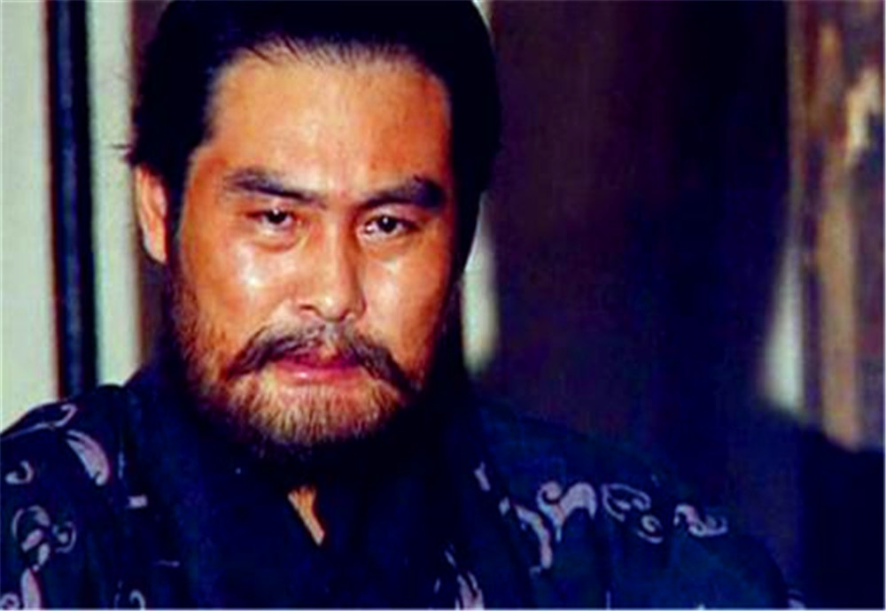 张绣为何降而复叛不仅因为曹操收纳了他的婶婶还有更深层原因