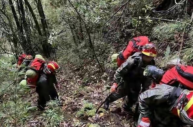 哀牢山之殇!遇难地质队员遗体呈失温体征,生前在石板