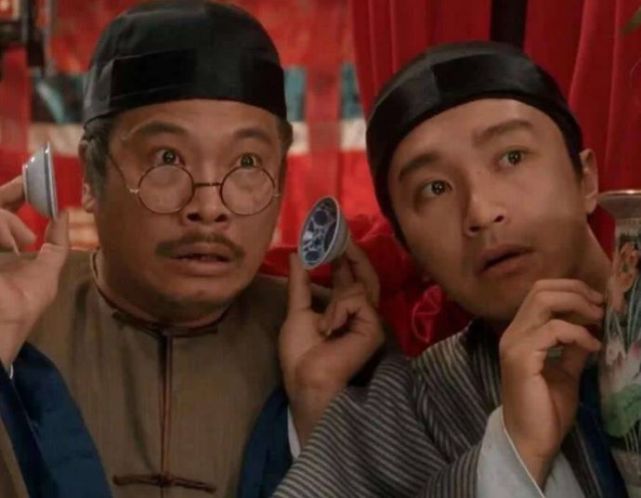 虽然在荧幕上,周星驰是活跃的,夸张的动作表演,销魂的哈哈笑声,但现实