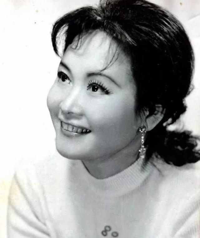 著名歌唱家李谷一,2段婚姻,红了37年,因亏欠家庭自责