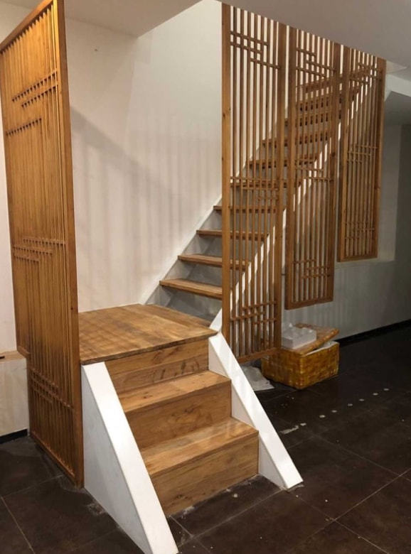 让楼梯下,发挥出别样的功用:若是家里是复式或者自建房,楼下的空间你