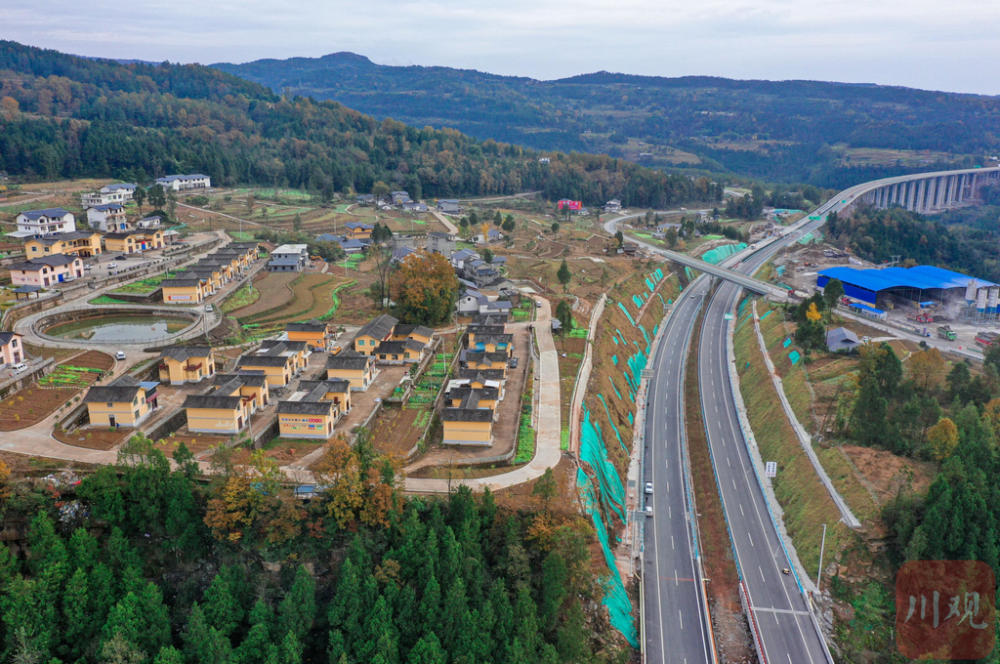 镇广高速的建设,对于完善四川省区域路网,支撑川陕革命老区和秦巴山区