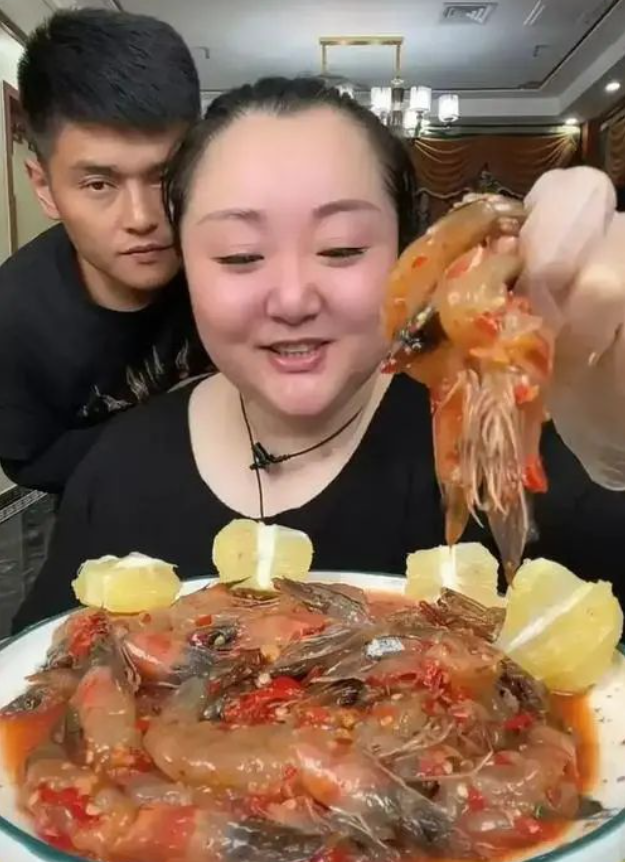 坐拥2亿身家,生啃活龙虾的北京胖姐,为何说要将遗产全