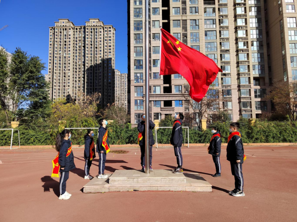 落实消防责任防范安全风险郑州高新区实验中学举行主题升旗仪式