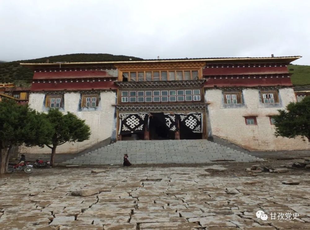 红军长征途经稻城驻地旧址—雄登寺