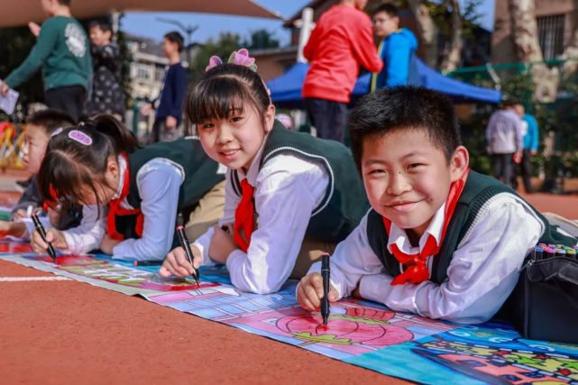 为庆祝五老村小学建校70周年,五老村小学文昌校区诚邀70名美术小能手