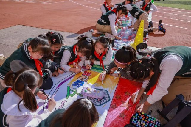 为庆祝五老村小学建校70周年,五老村小学文昌校区诚邀70名美术小能手