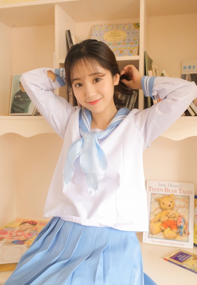 人像摄影短发妹子水手服青春活力写真
