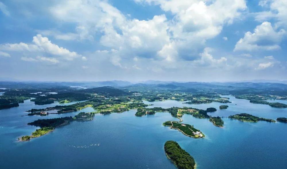 漳河水库距离荆门市城区也就十几公里而已,而且新开发的城区也是往