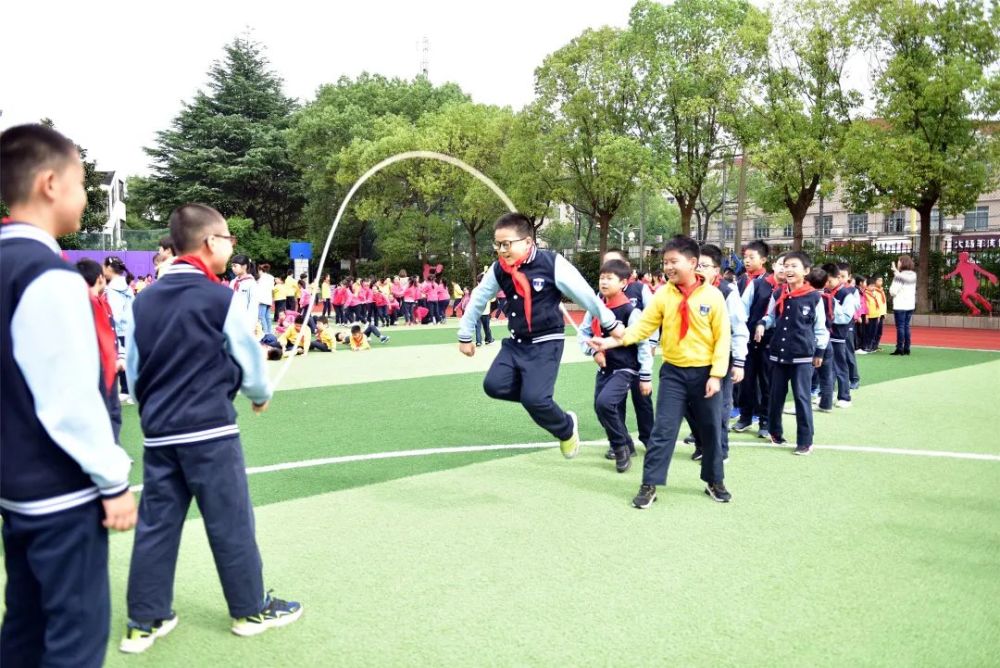 操场上的学校丨长宁区绿苑小学体教融合让操场成为孩子成长的沃土