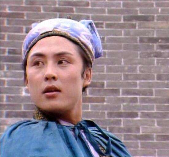 这个演员叫做高宏亮,他在红楼梦中扮演贾琏.