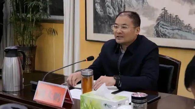 淅川县委书记周大鹏主持召开重点工作专班推进会