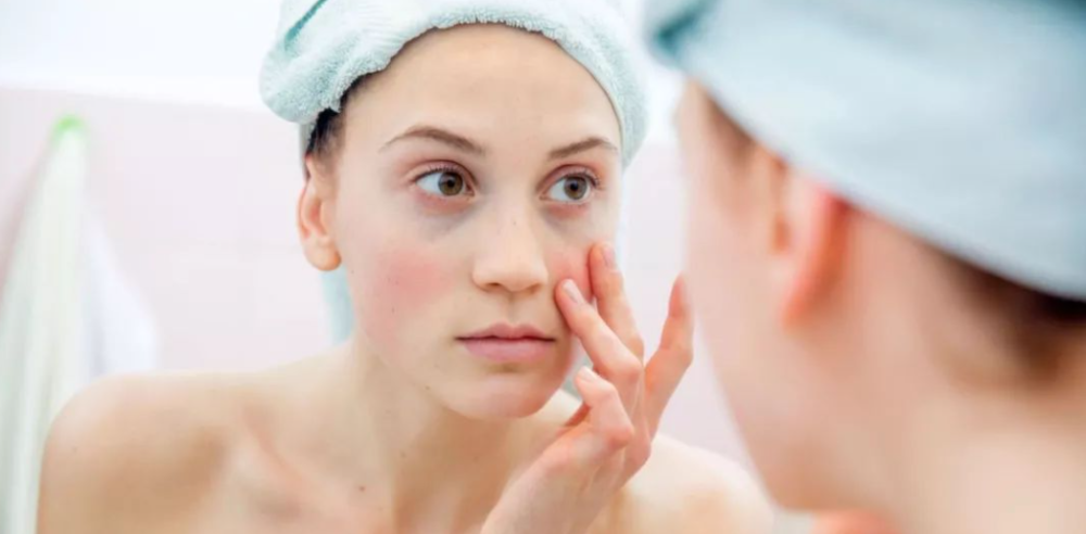 洗脸后的皮肤容易发红，敏感吗？ 这些错误的洗脸方法建议尽快改掉