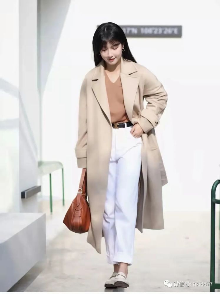 杏色大衣搭配什么颜色内搭好看