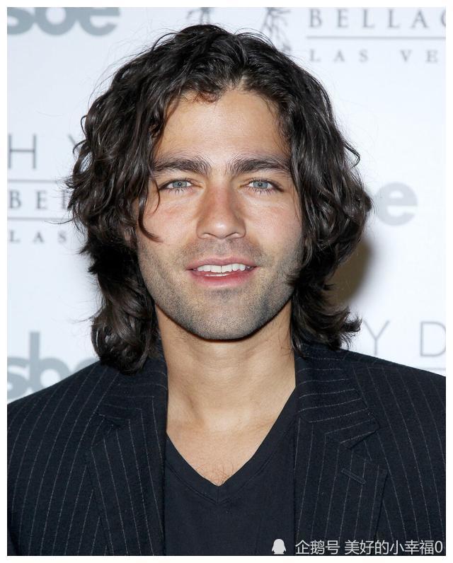 剧的男主角是今年45岁的美国男演员adriangrenier(阿德里安·格兰尼)