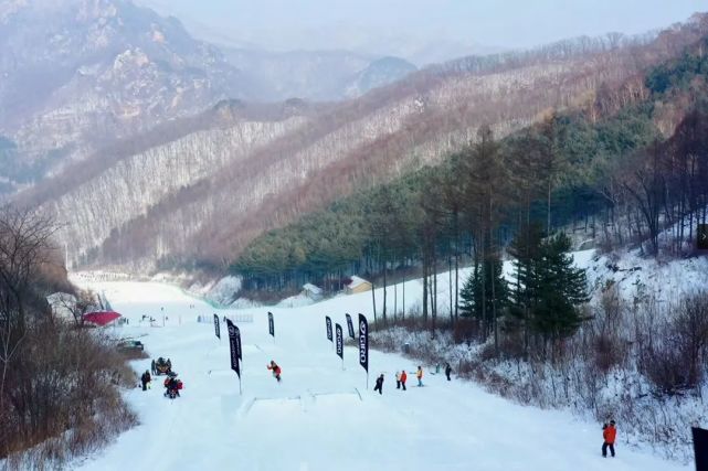 11·27天桥沟滑雪场盛装起航,雪季首滑