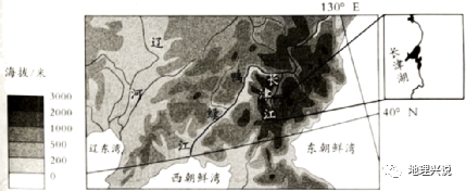 长津湖位于盖马高原,隶属于鸭绿江水系,由长津江截流而成,南部是山脉