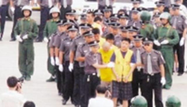 对于李正光等人的恶性,京城警方开始严厉的大黑行动,但此人阴险狡诈