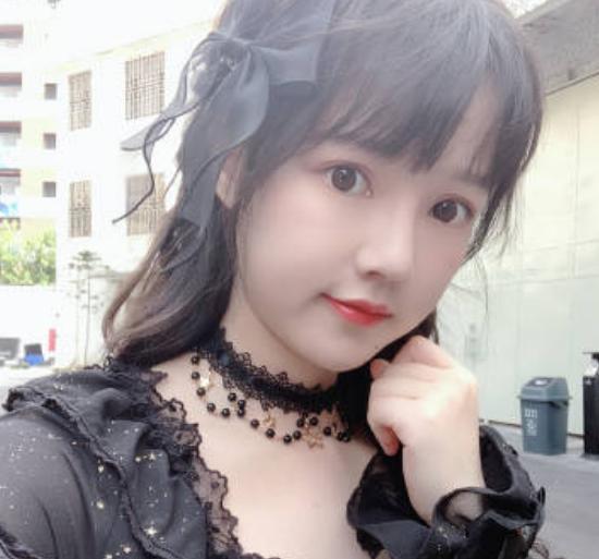 千万网红饭思思突发意外,食道戳破肺部感染,连呼吸都会漏气