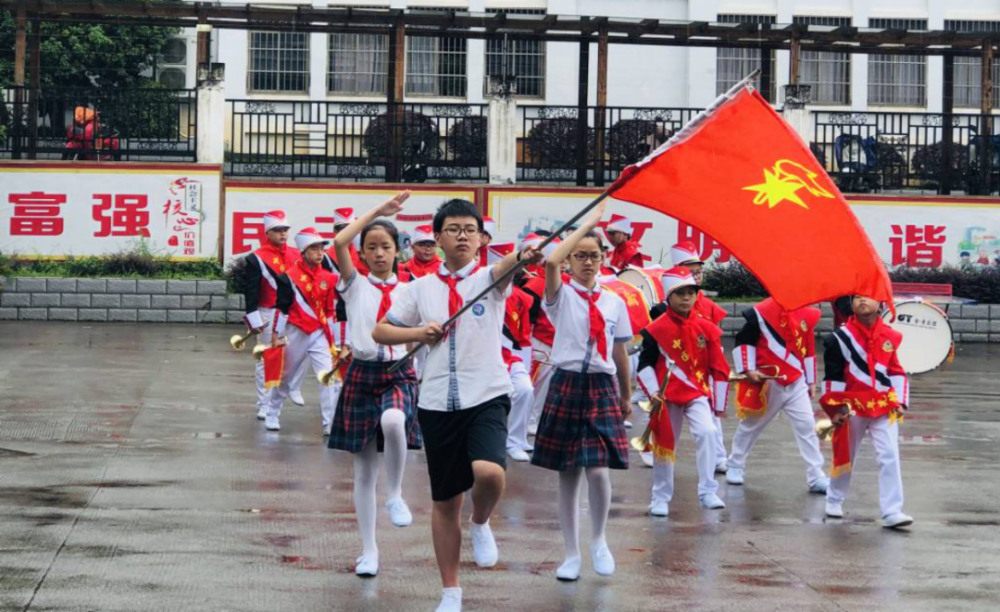 【红领巾之声】休宁海阳二小:哪里有鼓号声,哪里就有少先队_腾讯新闻