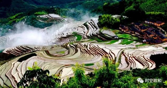 念山梯田 李隆智 摄