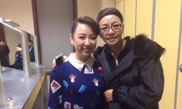 知名童星关凌:结婚10年儿女双全,今晒全家福丈夫被赞