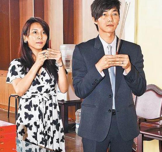 继大s之后女星amy也宣布离婚,无法忍受男方家暴却仍