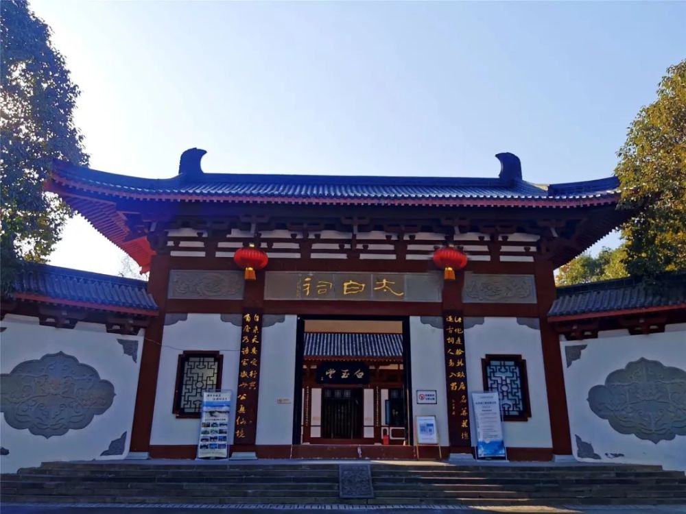 恍若隔世 亦商亦文,亦景亦铺的格局呈现 堪称文旅地产的经典 太白祠