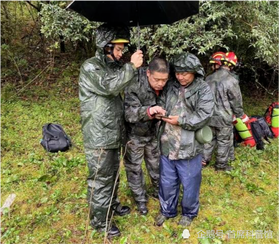 哀牢山失联事件:有遇难者脱掉衣服,去世时面带笑容!