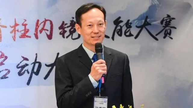 本次大赛秘书长,北京大学第三医院孙垂国教授针对赛制进行详细讲解.